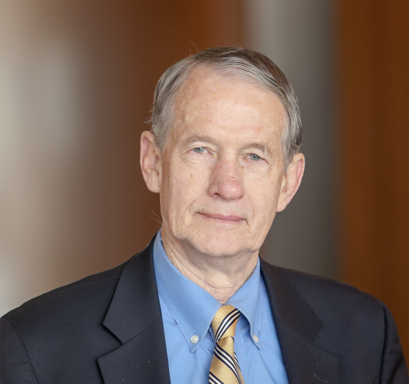 Ông Gary C. Hufbauer, nghiên cứu viên cao cấp của Viện nghiên cứu kinh tế quốc tế Peterson: nhập siêu không nhất định là điều xấu, mà là thể hiện sự mạnh mẽ của kinh tế Mỹ và đồng USD.