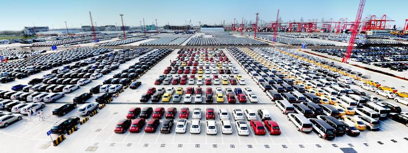 Để tiết kiệm ngoại tệ, cùng với sữa, smartphone, xe hơi hạng sang sẽ bị cấm nhập khẩu trong 1 năm