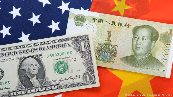 Chiến tranh tiền tệ là một đòn nặng mà ông Donald Trump tung ra sau chiến tranh thương mại.