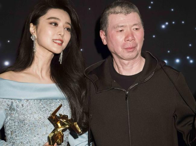 Phạm Băng Băng và đạo diễn Phùng Tiểu Cương bị dính vào tin đồn quan hệ tình ái và nghi án trốn thuế