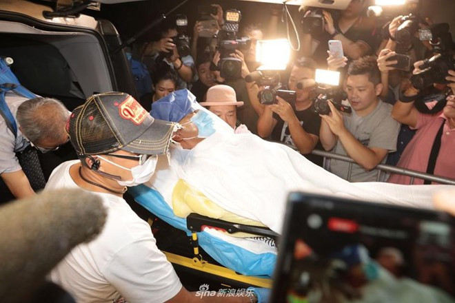 Nhâm Đạt Hoa lập tức được đưa vào viện