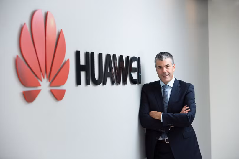 Ông Scott Bradley, Phó Tổng giám đốc Huawei Canada bất ngờ tuyên bố từ chức hôm 11.1 khiến các quốc gia phương Tây càng thêm nghi ngại về Huawei. Ông Scott Bradley, Phó Tổng giám đốc Huawei Canada bất ngờ tuyên bố từ chức hôm 11.1 khiến các quốc gia phương Tây càng thêm nghi ngại về Huawei.