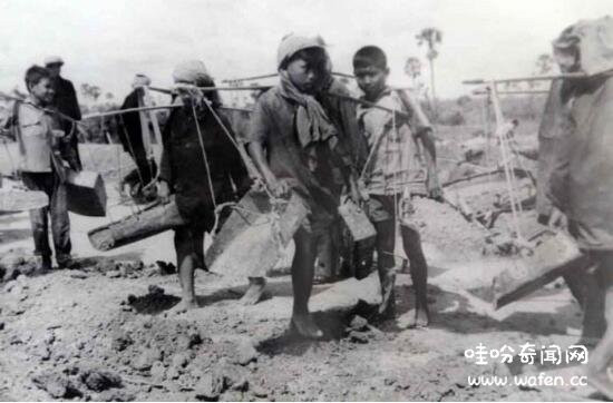 Trẻ em Campuchia cũng bị cưỡng bức lao động khổ sai Trẻ em Campuchia cũng bị cưỡng bức lao động khổ sai