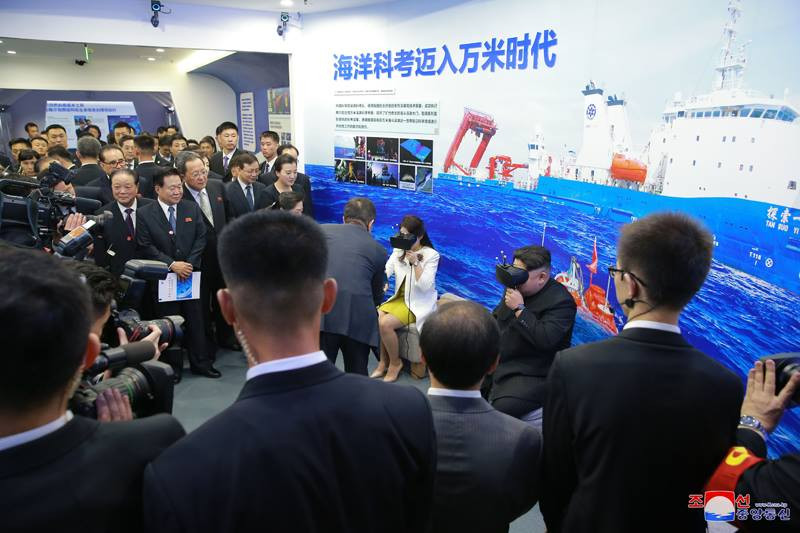 Vợ chồng ông Kim Jong Un tham quan Trung Quan Thôn - Thung lũng Silicon của Trung Quốc Vợ chồng ông Kim Jong Un tham quan Trung Quan Thôn - Thung lũng Silicon của Trung Quốc