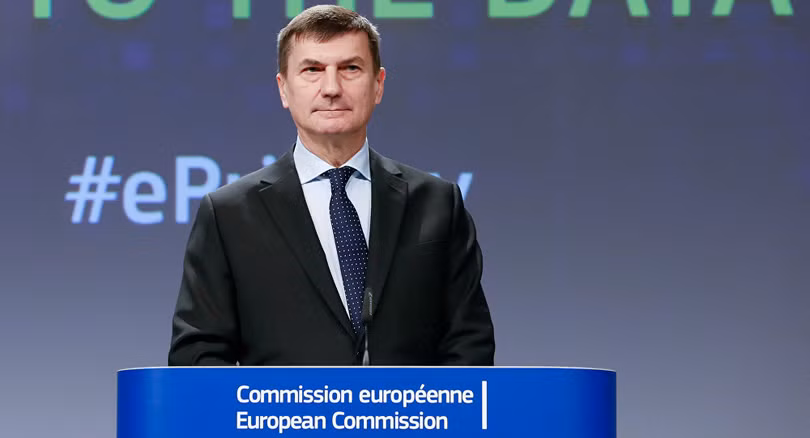 Phó chủ tịch EU Andrus Ansip cho rằng, Huawei “rất có thể cung cấp thông tin tình báo cho chính phủ Trung Quốc” và cho biết đang xem xét việc tăng cường quản chế sản phẩm của Huawei