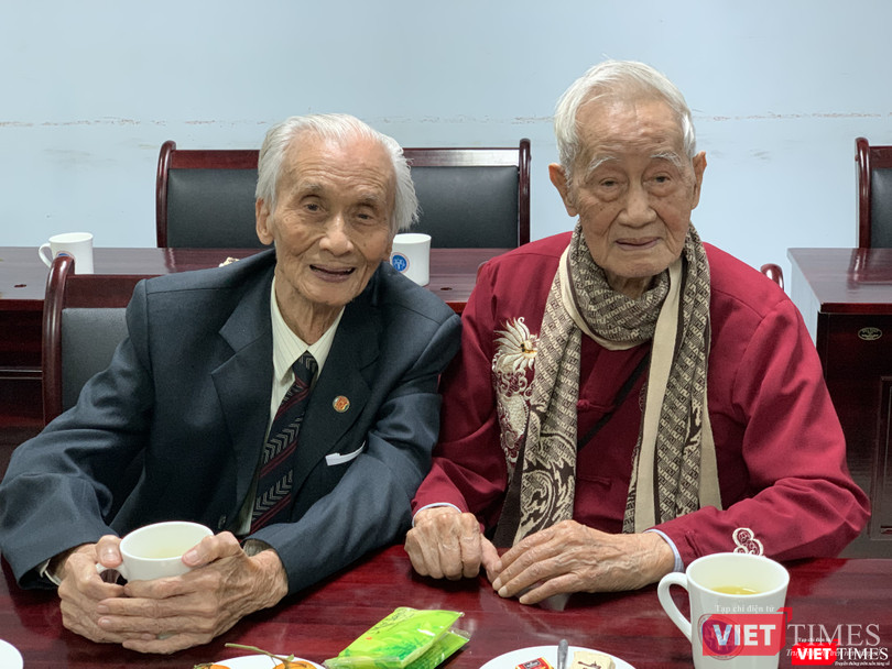 Hai vị giáo sư cao tuổi và tên tuổi 