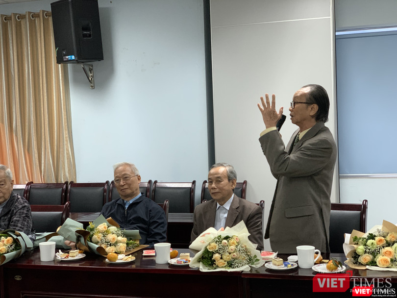 Các thế hệ giáo sư đi trước phát biểu ghi nhận sự trưởng thành vượt bậc của Trường Đại học Y Hà Nội thời gian qua