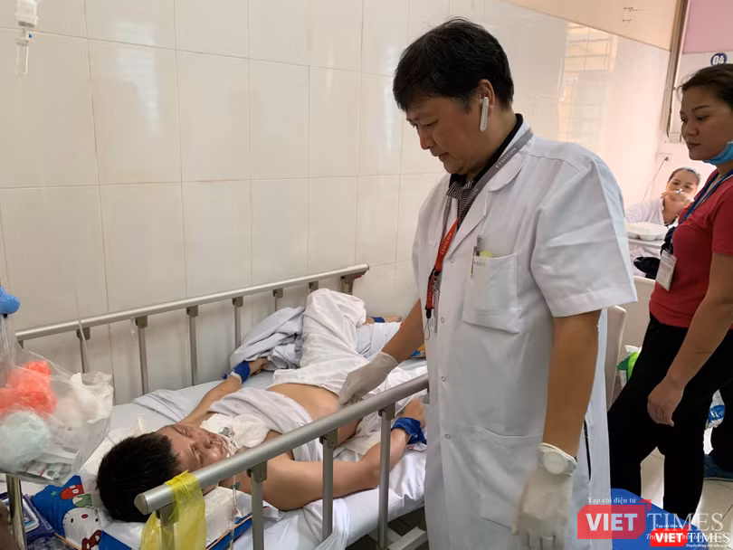 Kiểm tra tình trạng bệnh nhân 