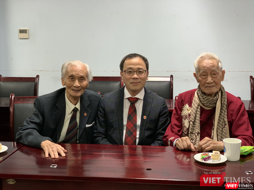 GS.TS. Tạ Thành Văn và 2 giáo sư nguyên là Phó Hiệu trưởng Trường Đại học Y Hà Nội: Giáo Thẩm Trọng Tảo, 104 tuổi; giáo sư Đỗ Doãn Đại, 97 tuổi