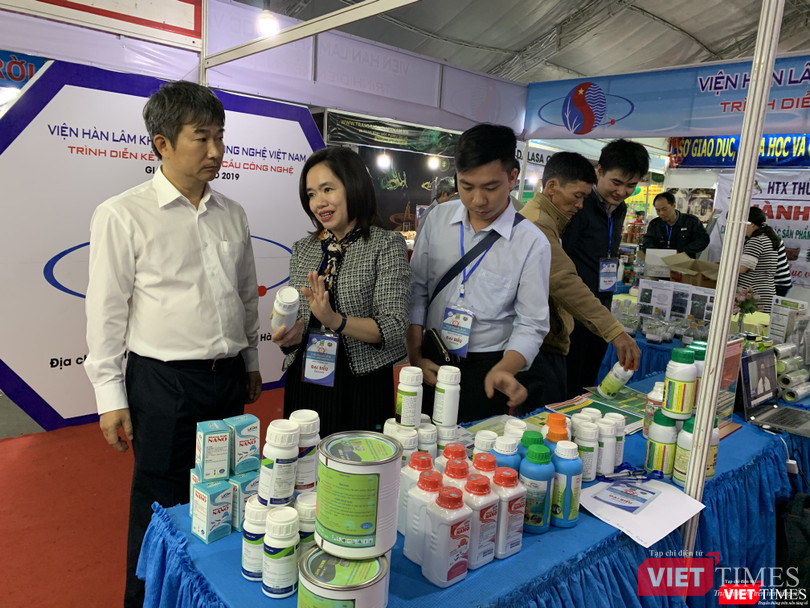 TS. Hà Phương Thư giới thiệu về phân bón nano tích hợp vừa nghiên cứu thành công TS. Hà Phương Thư giới thiệu về phân bón nano tích hợp vừa nghiên cứu thành công