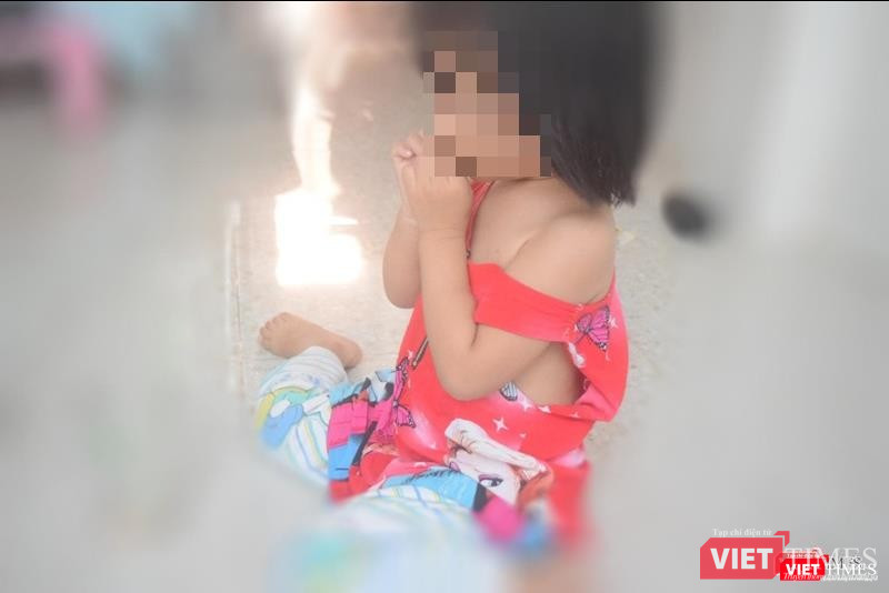 Trong lúc cha mẹ chủ quan, tin tưởng việc con mình sang hàng xóm chơi là bình thường, các bé có rất nhiều nguy cơ bị lạm dụng tình dục Trong lúc cha mẹ chủ quan, tin tưởng việc con mình sang hàng xóm chơi là bình thường, các bé có rất nhiều nguy cơ bị lạm dụng tình dục