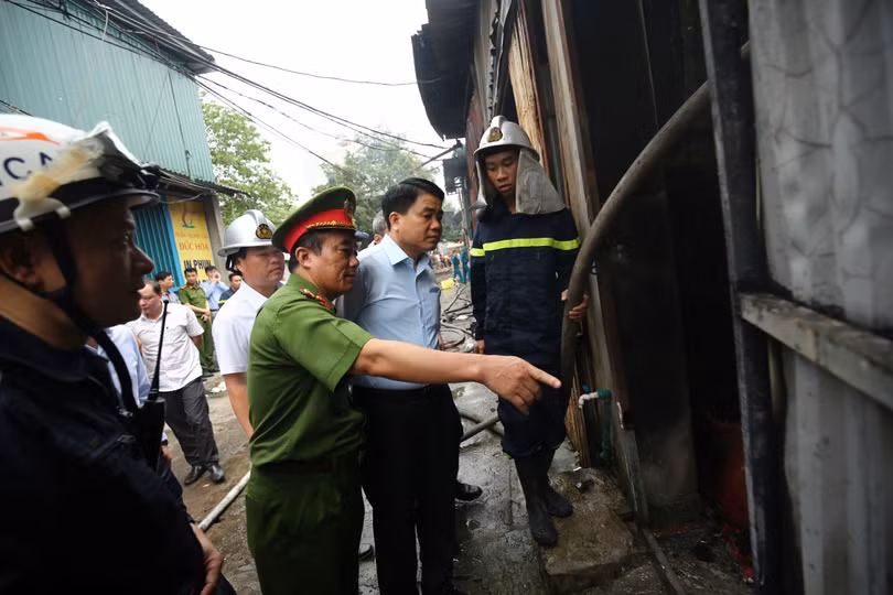 Chủ tịch UBND TP. Hà Nội Nguyễn Đức Chung đến hiện trường chỉ đạo khắc phục hậu quả vụ cháy