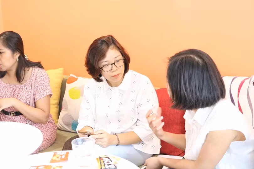 Bà Phan Thị Lan Hương - Phó Giám đốc Trung tâm Nghiên cứu và bảo vệ quyền trẻ em trao đổi tại hội thảo. Ảnh: Minh Thúy