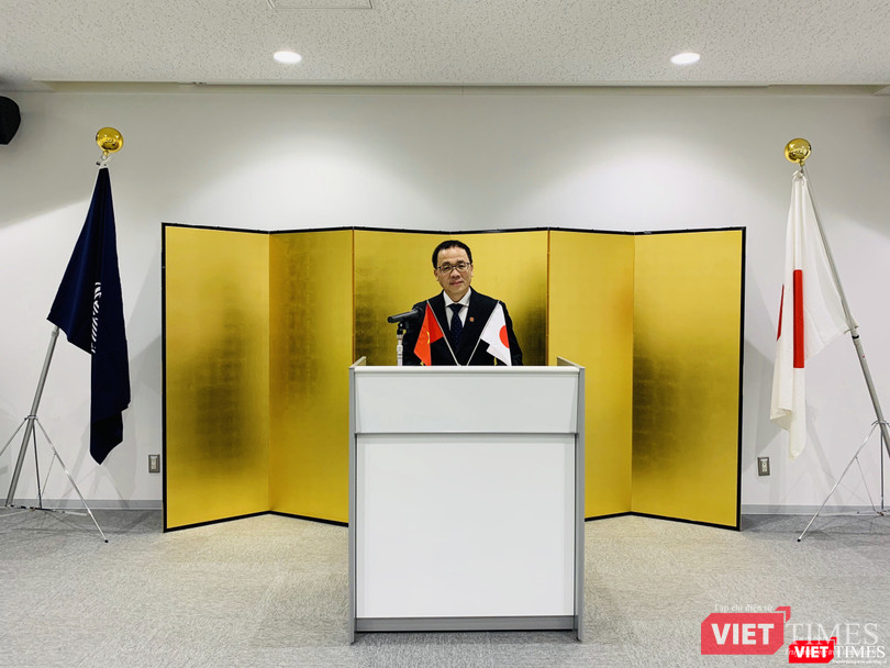 GS. Tạ Thành Văn cảm kích trước sự ghi nhận của Đại học Kanazawa và cam kết tiếp tục thúc đẩy sự hợp tác sâu rộng và bền chặt hơn, góp phần phát triển tình hữu nghị giữa 2 nước.