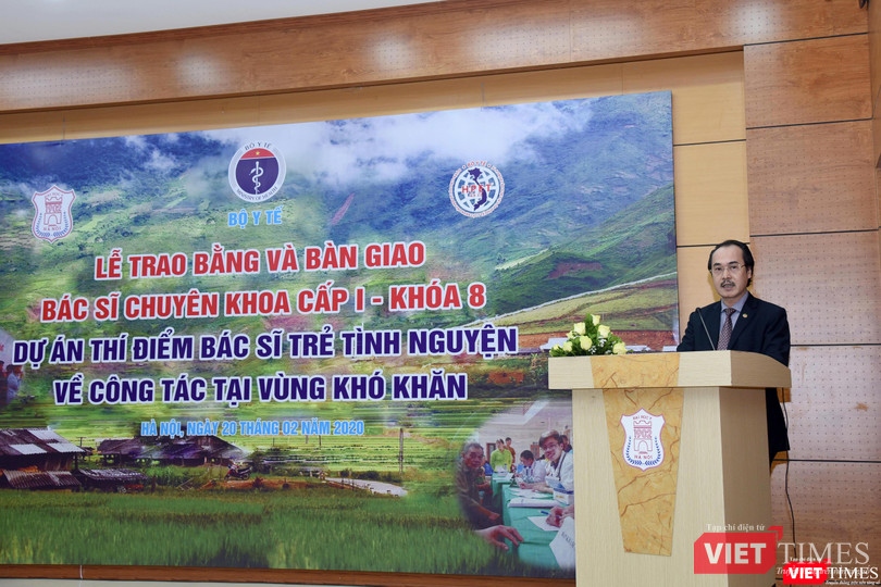 PGS.TS. Vũ Xuân Phú – Phó Giám đốc Bệnh viện Phổi Trung ương phát biểu tại lễ bàn giao