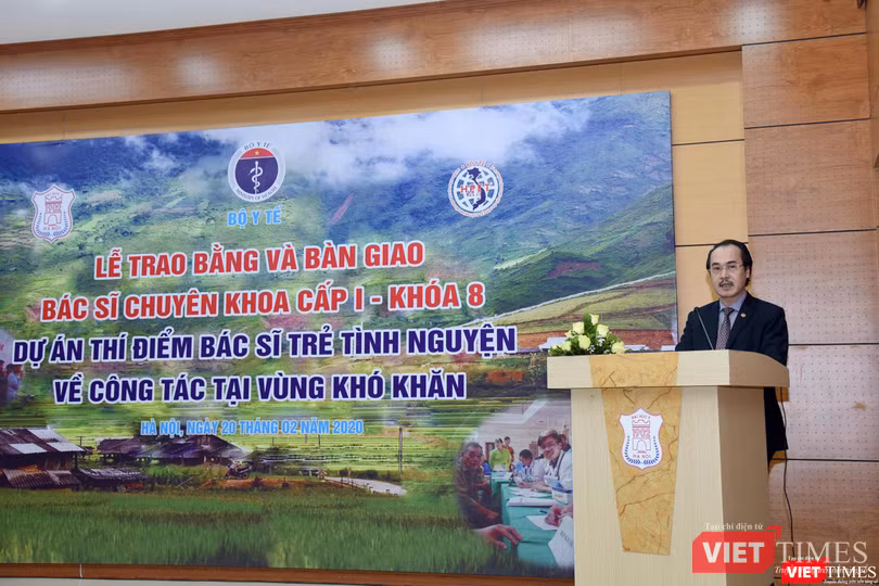 PGS.TS. Vũ Xuân Phú – Phó Giám đốc Bệnh viện Phổi Trung ương phát biểu tại lễ bàn giao