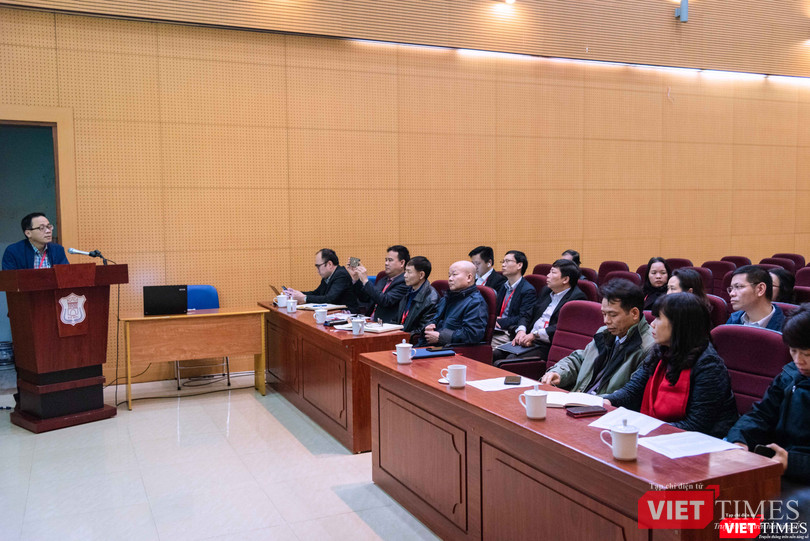 GS.TS. Tạ Thành Văn phân công cụ thể công việc cho từng thành viên Ban Chỉ đạo 