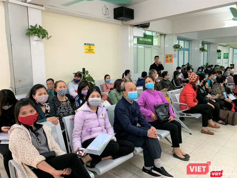 Từ sáng sớm, rất đông người dân đã đến để được các chuyên gia khám và tư vấn miễn phí, nhằm phát hiện các bệnh về thận Từ sáng sớm, rất đông người dân đã đến để được các chuyên gia khám và tư vấn miễn phí, nhằm phát hiện các bệnh về thận