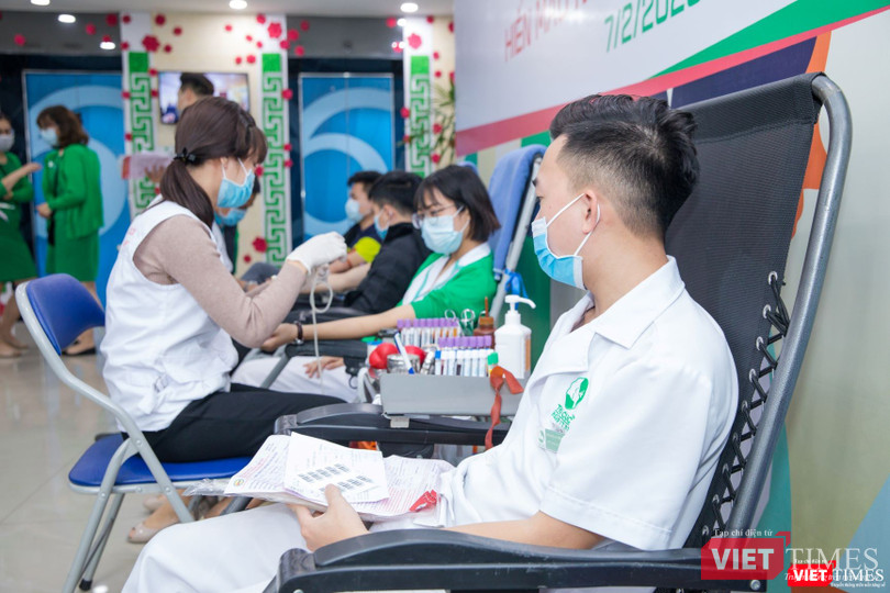 Các thầy thuốc hưởng ứng việc hiến máu cho điều trị tại các BV