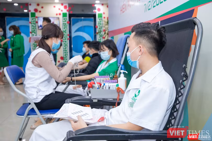 Các thầy thuốc hưởng ứng việc hiến máu cho điều trị tại các BV Các thầy thuốc hưởng ứng việc hiến máu cho điều trị tại các BV