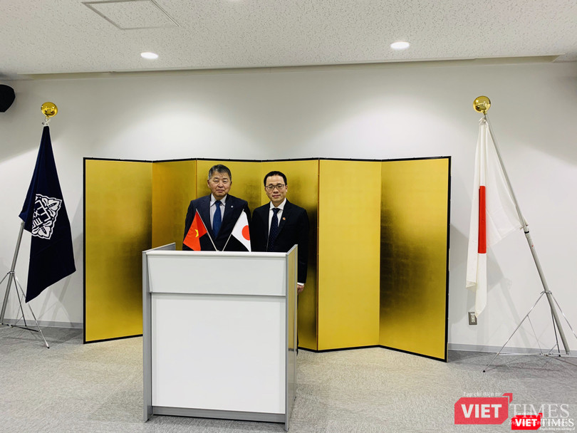 GS. Yamazaki và GS. Tạ Thành Văn. 