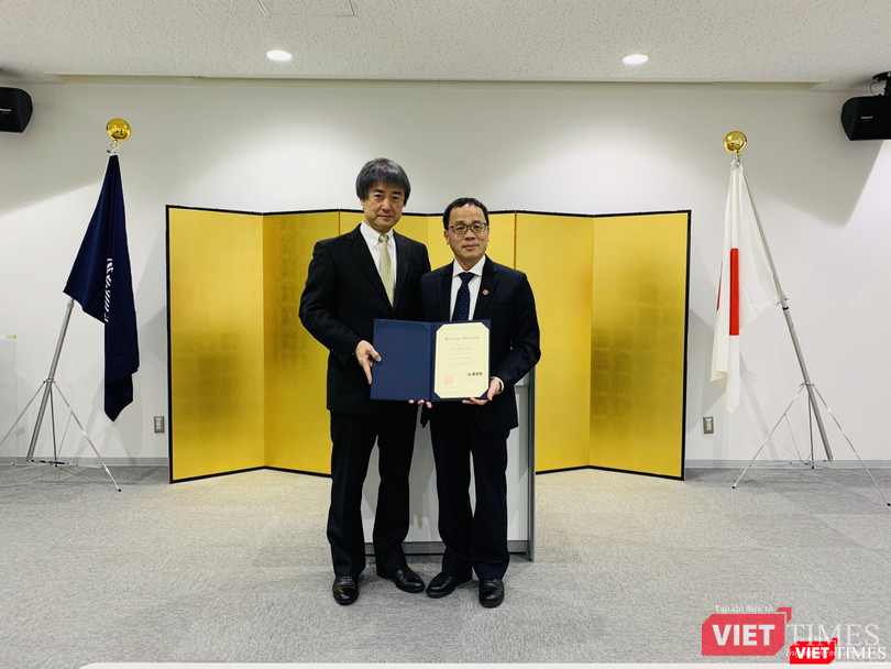 GS. Ichimura – Hiệu trưởng Trường Y tế công cộng (thuộc Đại học Kanazawa) khẳng định GS. Tạ Thành Văn đã có nhiều hoạt động và thành tựu nổi bật trong lĩnh vực đào tạo và nghiên cứu khoa học. 