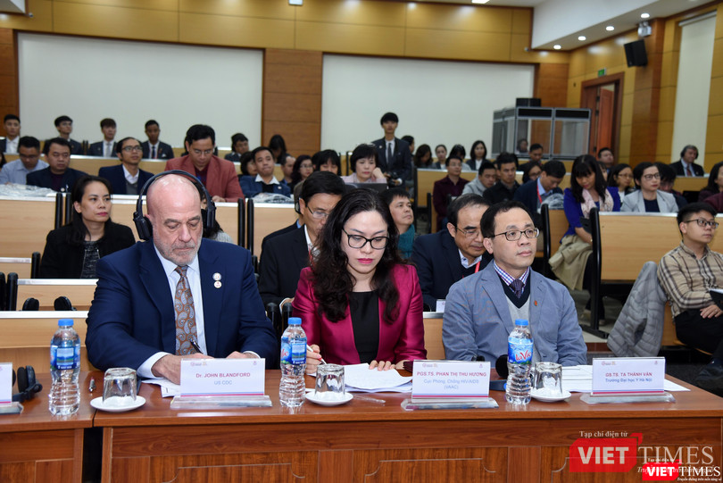 Các đại biểu dự lễ kỷ niệm 25 năm thành lập Trung tâm Các đại biểu dự lễ kỷ niệm 25 năm thành lập Trung tâm