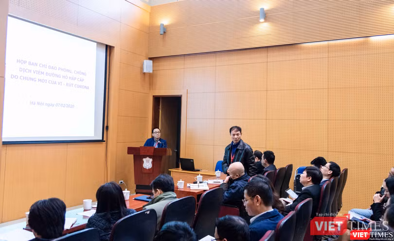 PGS.TS. Phạm Ngọc Minh - Trưởng Phòng Tổ chức - Cán bộ báo cáo kế hoạch với Ban Chỉ đạo