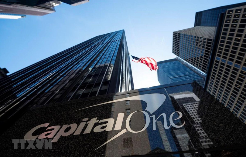 Trụ sở ngân hàng Capital One tại New York của Mỹ. (Ảnh: AFP/TTXVN)