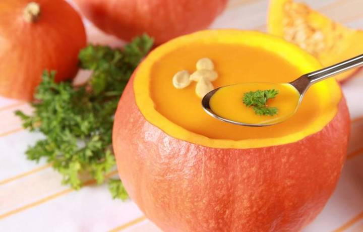 Bí đỏ vừa là một loại quả chứa rất nhiều chất bổ dưỡng cho não và cũng rẻ hơn nhiều việc mua thực phẩm bổ sung bảo vệ não bộ