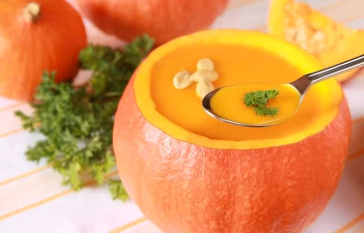 Bí đỏ vừa là một loại quả chứa rất nhiều chất bổ dưỡng cho não và cũng rẻ hơn nhiều việc mua thực phẩm bổ sung bảo vệ não bộ