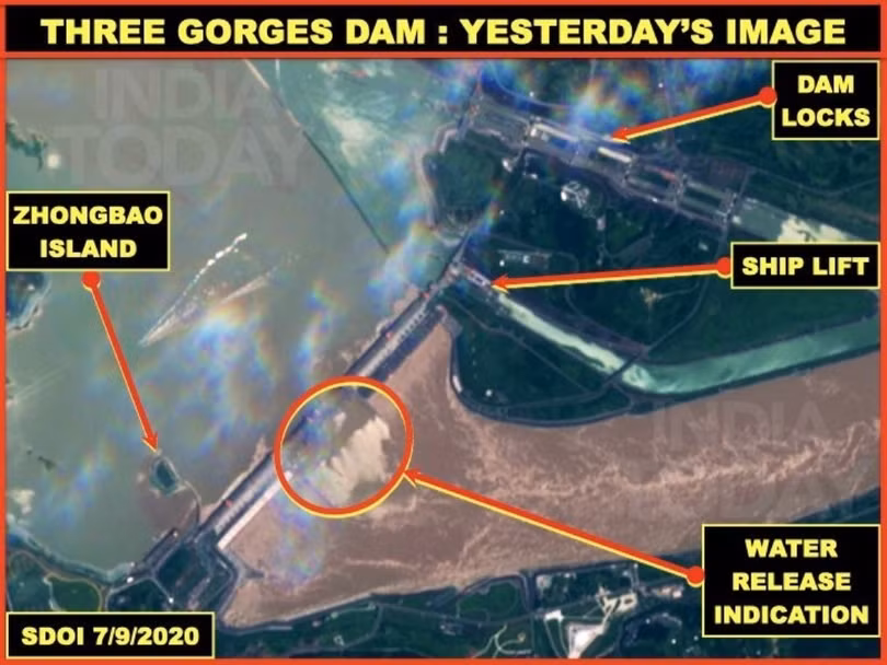 Ảnh vệ tinh do Ấn Độ công bố cho thấy ngày 9/7 đập Tam Hiệp đang xả lũ tất cả các cửa đập (Ảnh: Creaders). Ảnh vệ tinh do Ấn Độ công bố cho thấy ngày 9/7 đập Tam Hiệp đang xả lũ tất cả các cửa đập (Ảnh: Creaders).