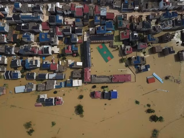 Hồ Phàn Dương ở Giang Tây bị vỡ đê, gây ngập lụt nghiêm trọng (Ảnh: Đa Chiều). Hồ Phàn Dương ở Giang Tây bị vỡ đê, gây ngập lụt nghiêm trọng (Ảnh: Đa Chiều).