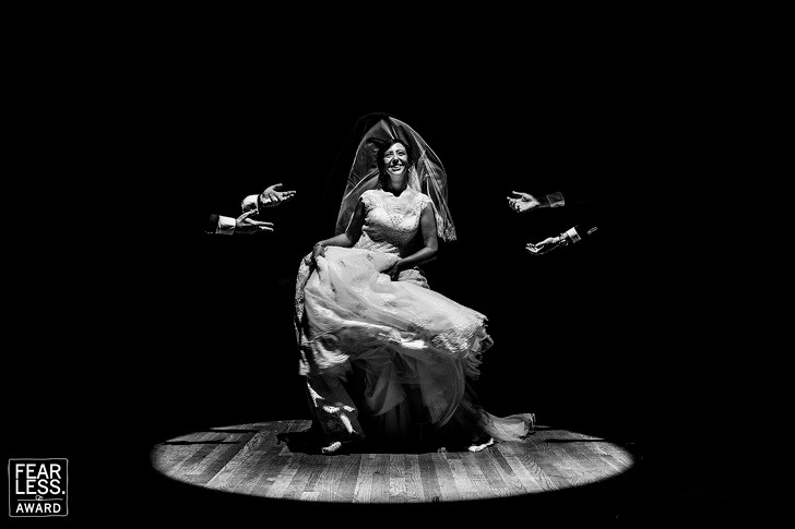 15 bức ảnh cảm động ngày hôn lễ khiến bạn rơi nước mắt ảnh 10