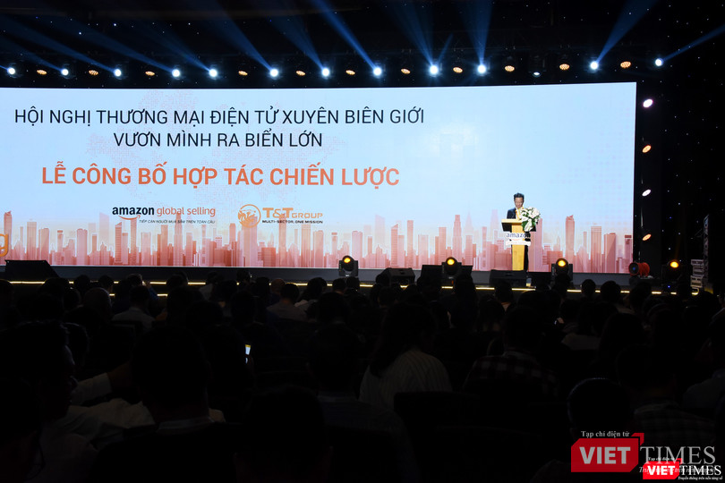 Chủ tịch HĐQT Ngân hàng SHB - ông Đỗ Quang Hiển chia sẻ mong muốn góp sức vào công cuộc đưa Việt Nam ra thế giới Chủ tịch HĐQT Ngân hàng SHB - ông Đỗ Quang Hiển chia sẻ mong muốn góp sức vào công cuộc đưa Việt Nam ra thế giới