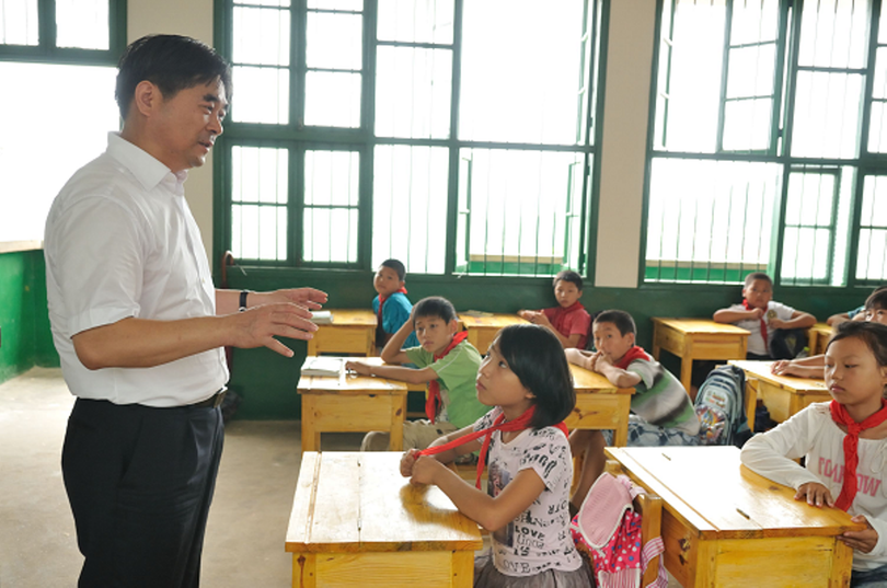 Trong vai nhà từ thiện, kẻ bênh hoạn đã đến các trường học để rao giảng về đạo đức Trong vai nhà từ thiện, kẻ bênh hoạn đã đến các trường học để rao giảng về đạo đức