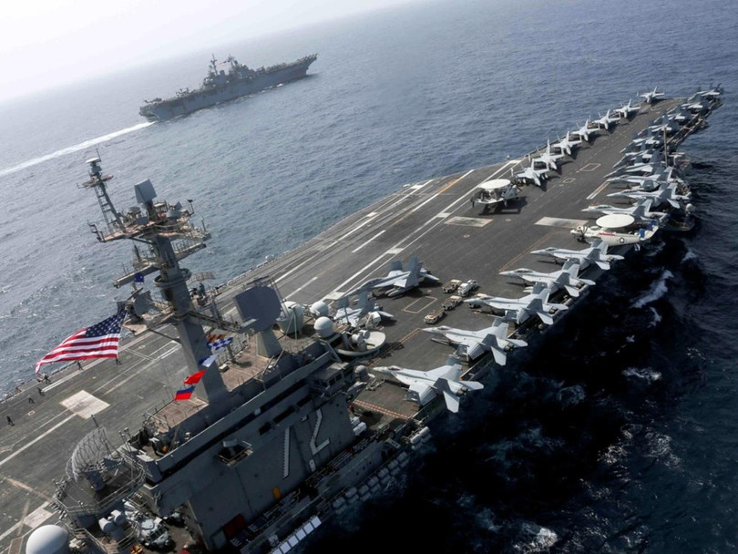 Tàu sân bay "Ronald Reagan" của Mỹ và tàu chở trực thăng "Izumo" của Nhật phối hợp huấn luyện trên Biển Đông được cho là nguyên nhân trực tiếp khiến Trung Quốc phóng tên lửa đạn đạo ra Biển Đông