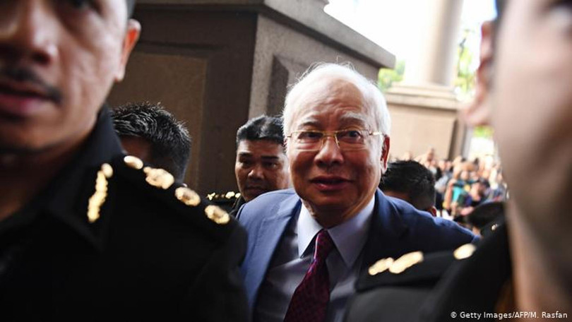 Cựu Thủ tướng Najib Razak đã bị bắt và điều tra vì tội tham nhũng