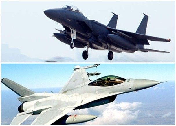 Máy bay KF-16 (trên) và F-15K (dưới) của không quân Hàn Quốc