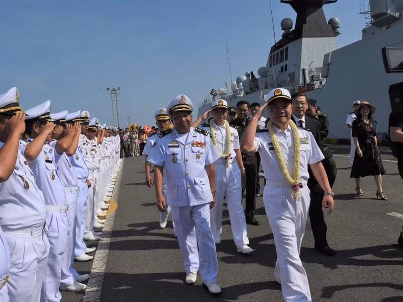 Tướng Trung Quốc Hửa Hải Hoa duyệt đội ngũ hải quân Campuchia ở Ream tháng 1 năm 2019