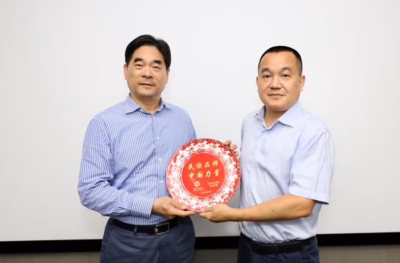 Vương Chấn Hoa từng được vinh danh nhiều danh hiệu vinh dự Vương Chấn Hoa từng được vinh danh nhiều danh hiệu vinh dự