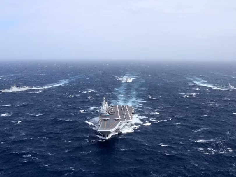Biên đội tàu sân bay Liêu Ninh của Trung Quốc vừa rới khỏi Biển Đông