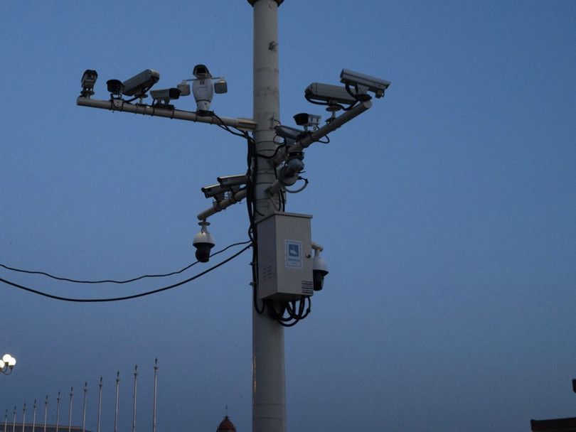 Được kết nối với hệ thống camera an ninh gắn khắp nơi, hệ thống nhận dạng người qua dáng đi sẽ giúp nhanh chóng phát hiện ra đối tượng cần tìm trong đám đông Được kết nối với hệ thống camera an ninh gắn khắp nơi, hệ thống nhận dạng người qua dáng đi sẽ giúp nhanh chóng phát hiện ra đối tượng cần tìm trong đám đông