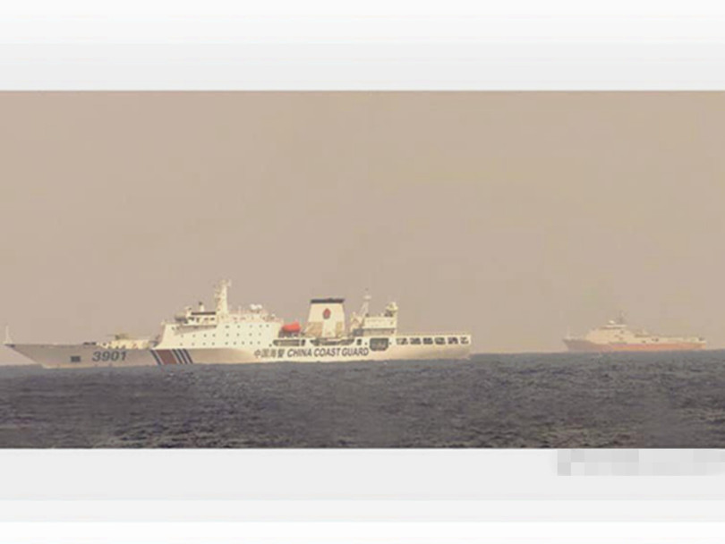 Tàu Hải cảnh 12 ngàn tấn 3901 hộ tống tàu "Địa chất biển - 8" (phía sau) thăm dò trái phép trong vùng đặc quyền kinh tế Việt Nam. Ảnh: Đa Chiều Tàu Hải cảnh 12 ngàn tấn 3901 hộ tống tàu "Địa chất biển - 8" (phía sau) thăm dò trái phép trong vùng đặc quyền kinh tế Việt Nam. Ảnh: Đa Chiều