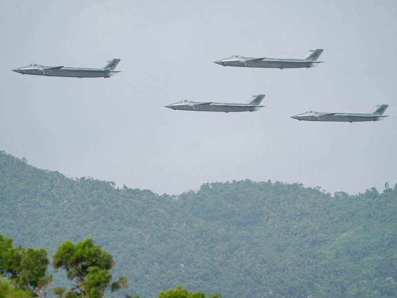 Không quân là quân chủng "vô cùng quan trọng" với đội máy bay và tên lửa phòng không vừa tự sản xuất trong nước vừa đầu tư mua sắm những loại trang bị hiện đại từ Nga