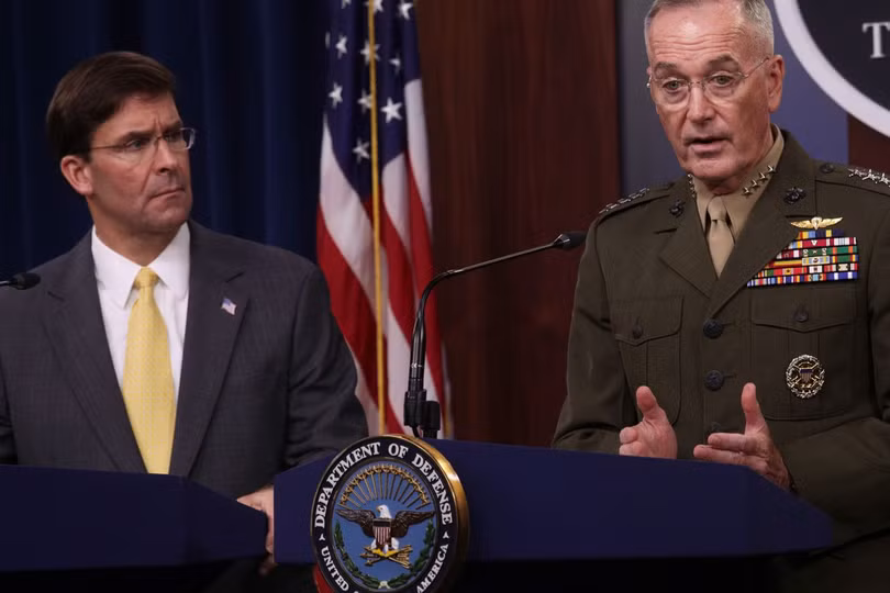 Bộ trưởng Quốc phòng Mark Esper và Chủ tịch Hội đồng Tham mưu trưởng Liên quân, Đại tướng Joseph Dunford. Ảnh: WSJ