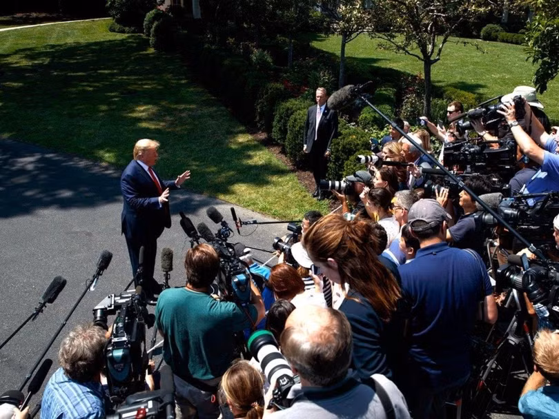 Ông Trump chỉ trích Bắc Kinh áp dụng chiến thuật câu giờ trong đàm phán thương mại giữa hai bên, nhằm trì hoãn cho đến sau cuộc bầu cử tổng thống Mỹ năm 2020 Ông Trump chỉ trích Bắc Kinh áp dụng chiến thuật câu giờ trong đàm phán thương mại giữa hai bên, nhằm trì hoãn cho đến sau cuộc bầu cử tổng thống Mỹ năm 2020