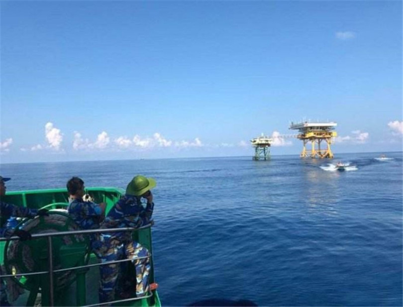 Hải quân nhân dân Việt Nam chốt giữ, bảo vệ vùng đặc quyền kinh tế và thềm lục địa của Tổ quốc Hải quân nhân dân Việt Nam chốt giữ, bảo vệ vùng đặc quyền kinh tế và thềm lục địa của Tổ quốc