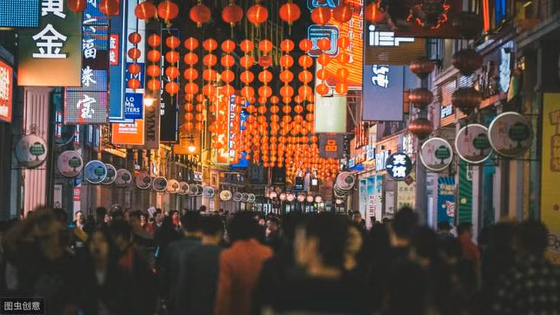 Mở các khu chợ đêm để phát triển kinh tế ban đêm là một trong số 20 biện pháp để thúc đẩy tiêu dùng