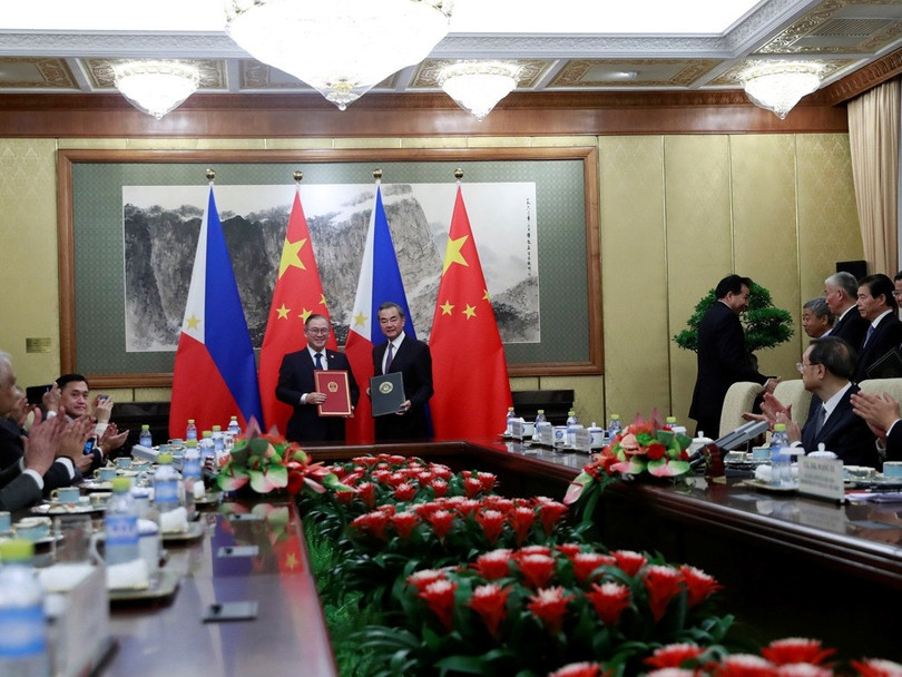 Hai bên ký kết được 6 văn bản hợp tác trên các lĩnh vực giáo dục, khoa học kỹ thuật và tài chính. Ảnh: Reuters Hai bên ký kết được 6 văn bản hợp tác trên các lĩnh vực giáo dục, khoa học kỹ thuật và tài chính. Ảnh: Reuters